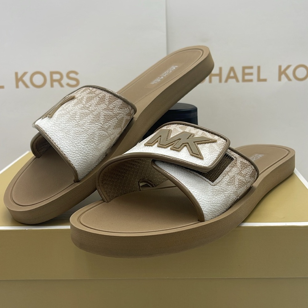 Michael Kors Slide Logo Sandals Palmer Ombré Signature
Husk 
NWT